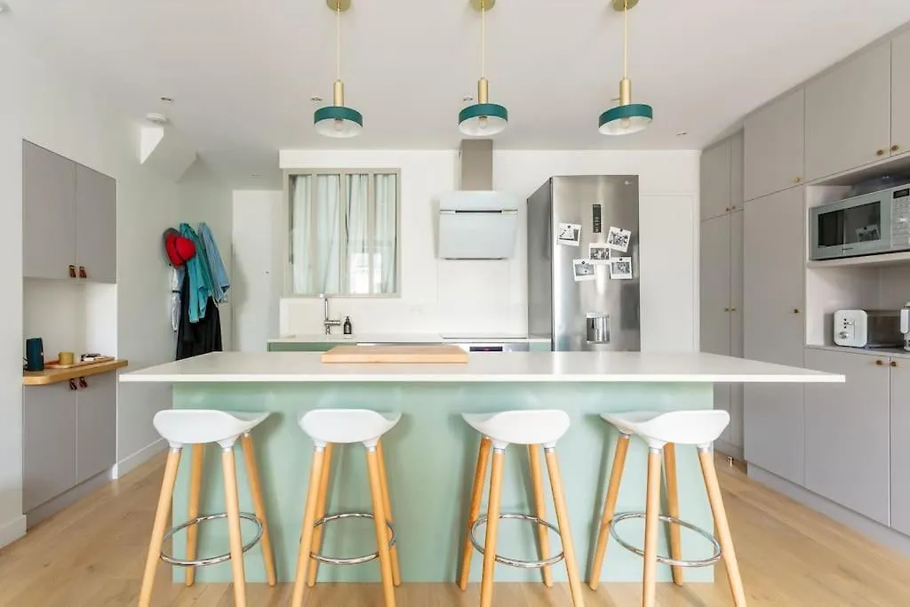 Bastille Nest In Paris Apartment