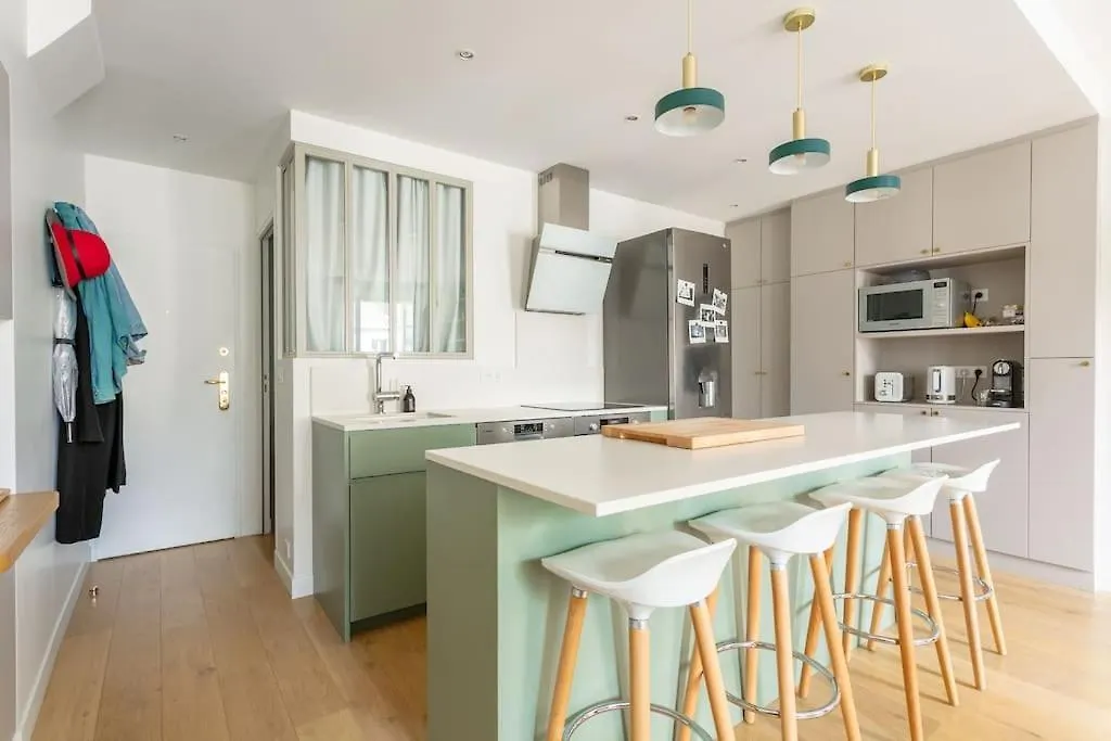 Bastille Nest In Paris
